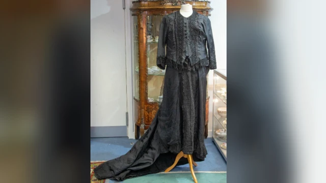 Queen Victoria's former outfit