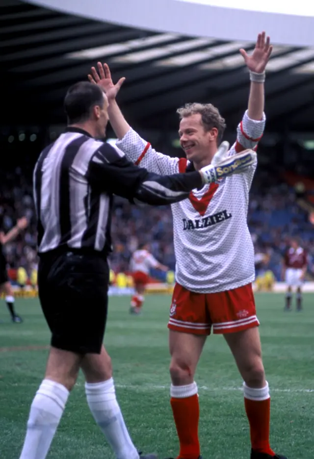 Airdrie edge Hearts in a shootout to the reach the 1995 Scottish Cup final