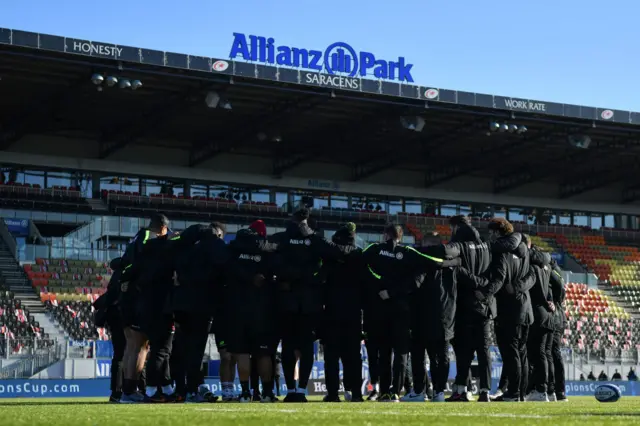 Saracens huddle