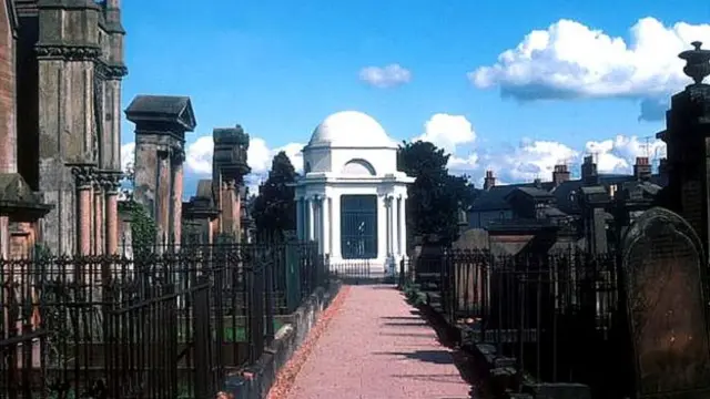 Burns' mausoleum, in St Michaels Graveyard, Dumfries