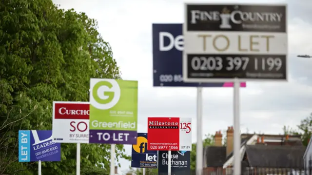 Letting agent signs