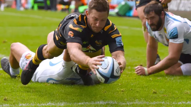 Jimmy Gopperth scores a try for Wasps