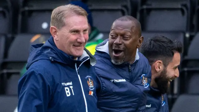 Kilmarnock manager Alex Dyer (right)