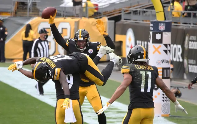 Pittsburgh Steelers receiver James Washington celebrates a touchdown against the Cleveland Browns