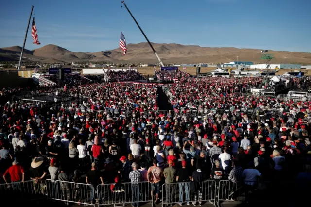 A crowd of people at the Carson City rally