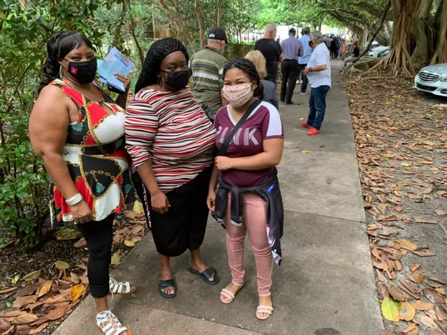 Leandra Thomas and family in line