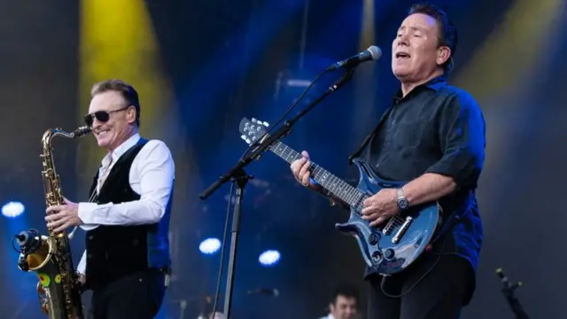 Robin Campbell performing with UB40 in 2018