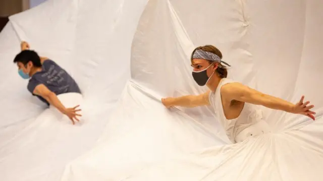 Birmingham Royal Ballet dancers rehearsing