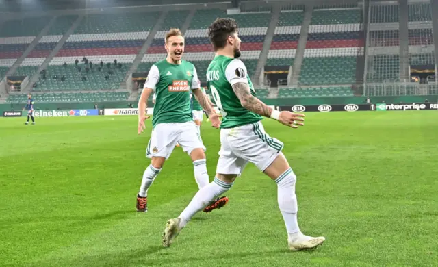 Rapid Vienna lead Arsenal