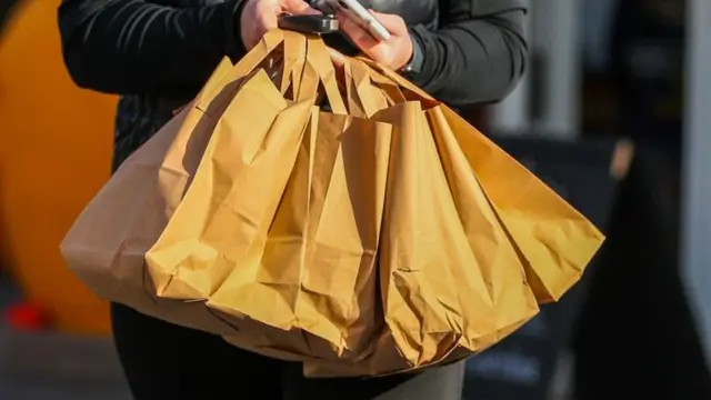 Packed lunches being delivered