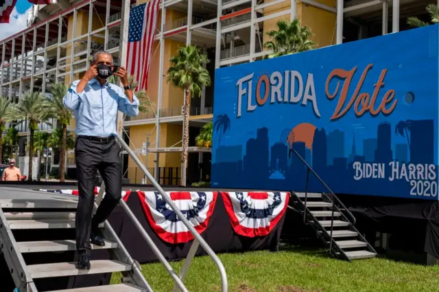 Obama puts his mask back on after leaving the stage in Orlando