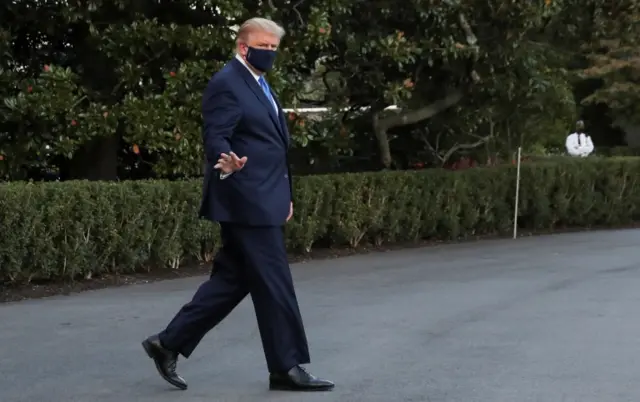 Donald Trump waves as he walks to Marine One helicopter to be flown to hospital. Photo: 2 October 2020