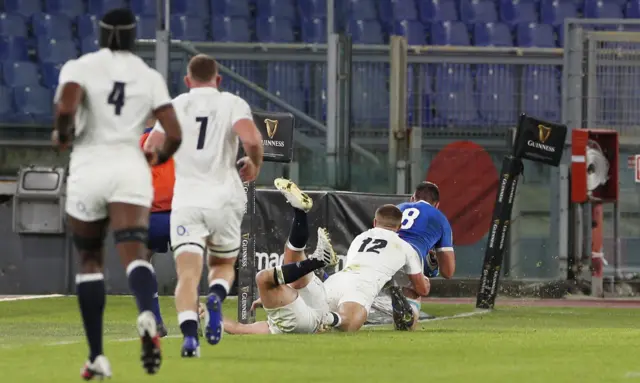 Jake Polledri scores Italy's first try against England