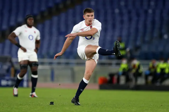 Owen Farrell scores a penalty for England against Italy