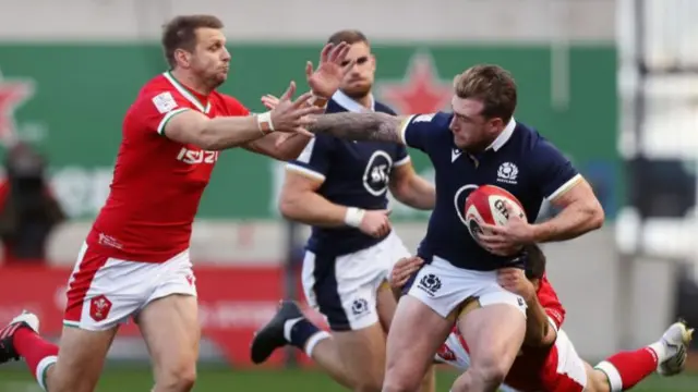 Stuart Hogg carries