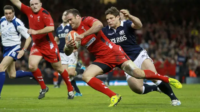 Jamie Roberts scores try against Scotland in 2014