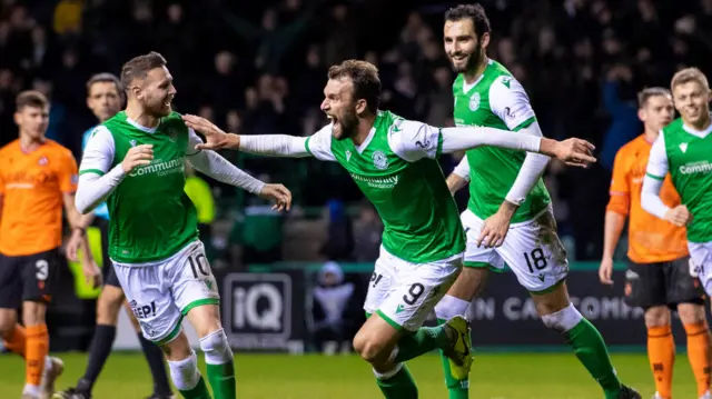 Christian Doidge celebrates making it 3-2 to Hibernian against Dundee United