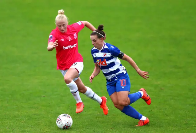 Grace Fisk of West Ham United and Lauren Burton of Reading Women