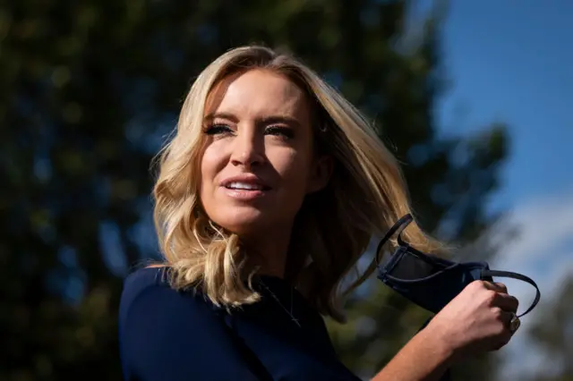 McEnany removes her mask to address journalists on Friday