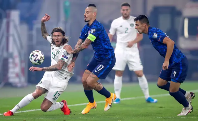 Ireland's Jeff Hendrick with Marek Hamšík and Martin Valjent of Slovakia