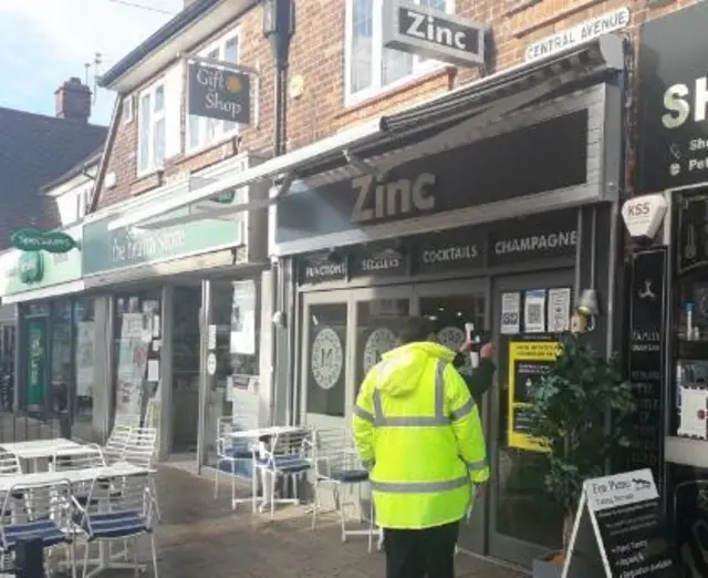 Zinc bar