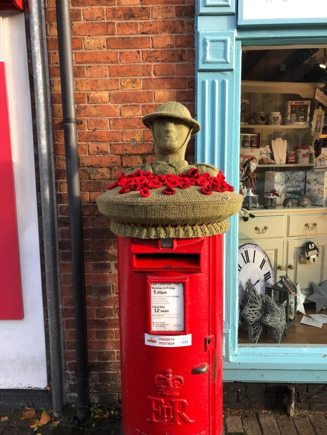 Knitted soldier tribute appears on postbox