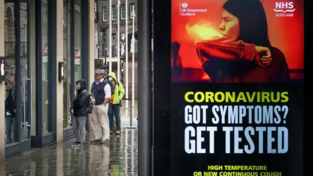 A NHS Covd-19 poster