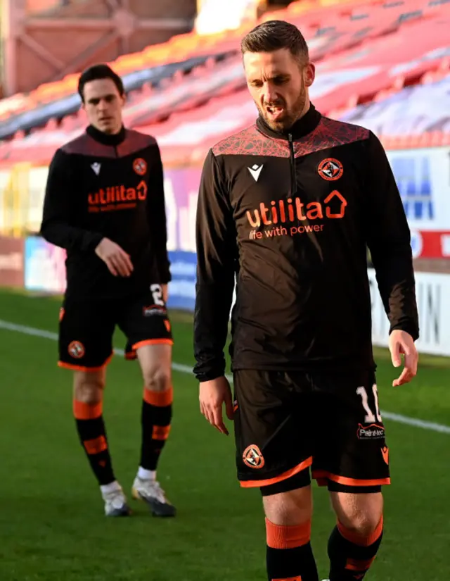 Dundee United striker Nicky Clark warms up