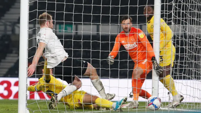 Matt Bloomfield equalises for Wycombe