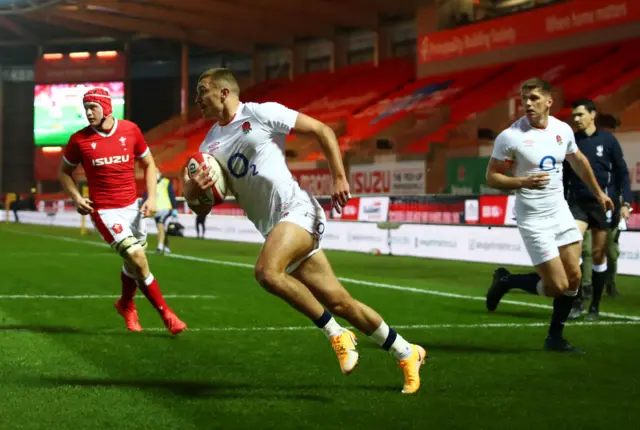 Henry Slade crosses