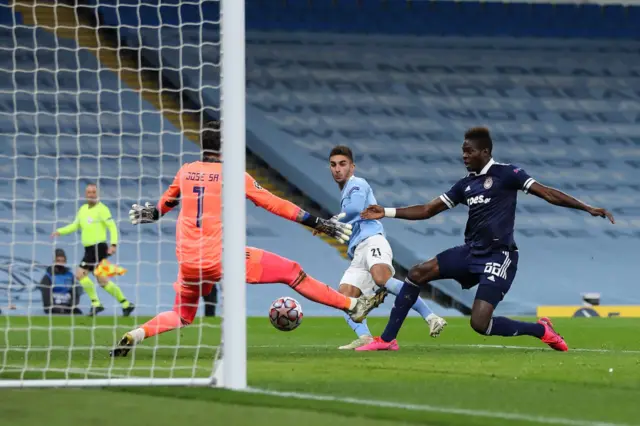 Ferran Torres scores for Man City