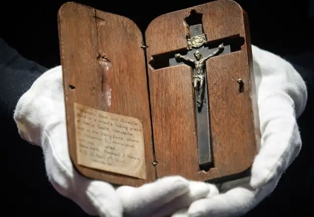 400-year-old crucifix