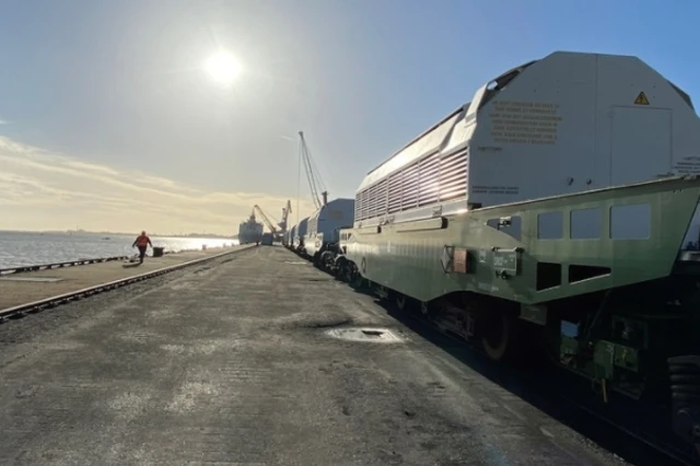 Train carrying nuclear waste