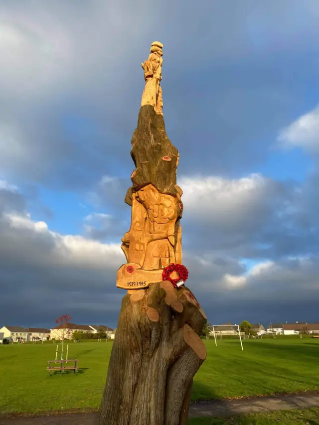 Tree carved to mark Remembrance Sunday