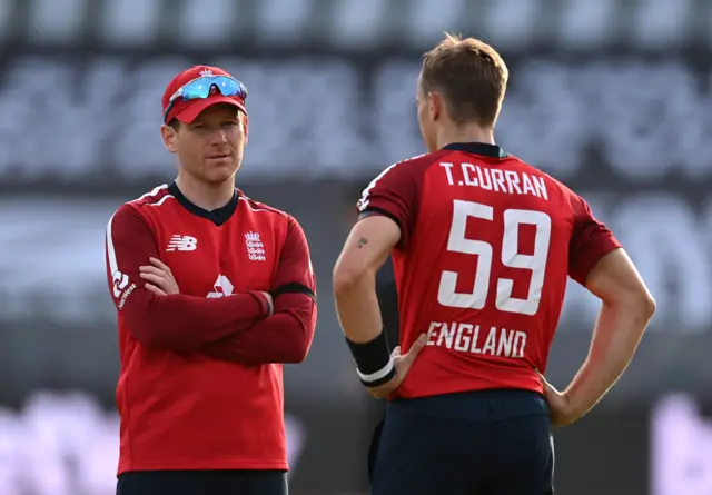 England captain Eoin Morgan talks to bowler Tom Curran during the first Twenty20 against South Africa