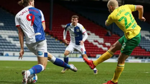 Teemu Pukki shot