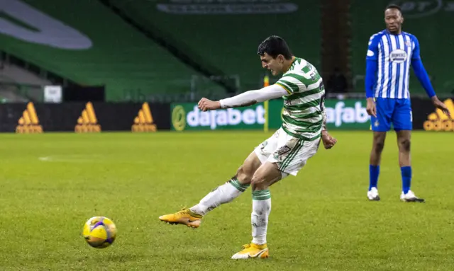 Mohamed Elyounoussi crashes Celtic into the lead