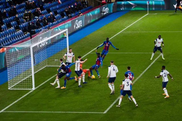 Jeffrey Schlup scoring the equaliser for Crystal Palace after Hugo Lloris spilled Eberechi Eze's free-kick