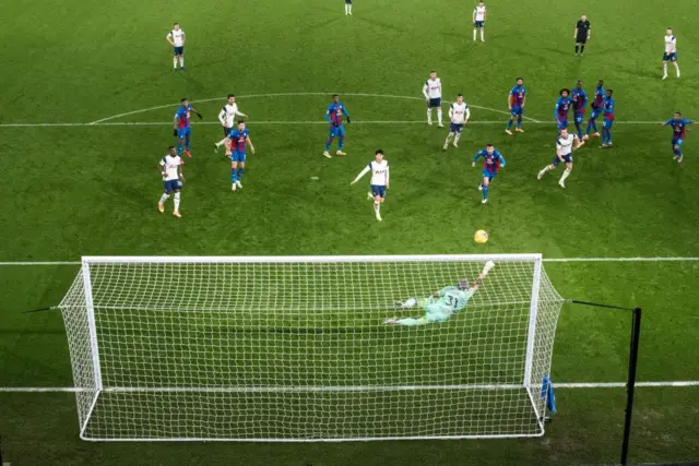 Vicente Guaita saving Eric Dier's free-kick