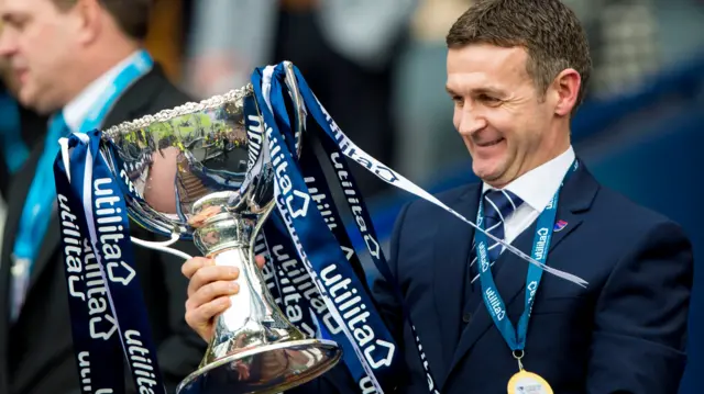 Jim McIntyre with League Cup