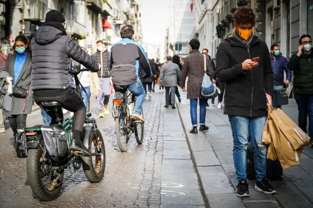 Christmas shoppers in Naples, Italy, on 19 December 2020