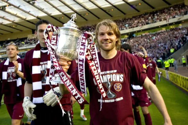 Robbie Neilson celebrates with the Scottish Cup