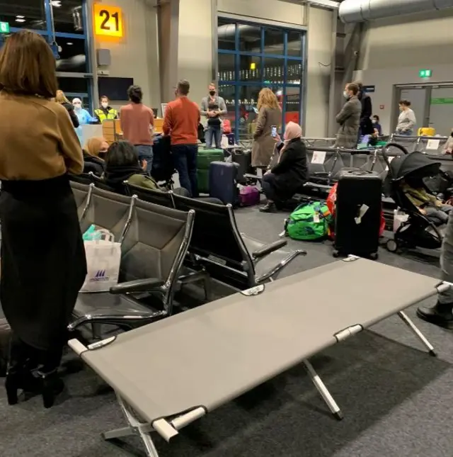 Hanover airport: camp beds for stranded passengers from UK