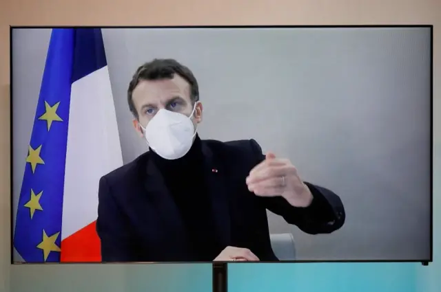 Macron conducts a meeting by video conference