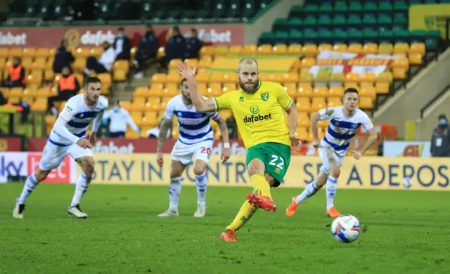 Teemu Pukki scores