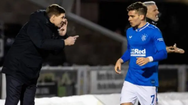 Rangers manager Steven Gerrard instructs Ianis Hagi