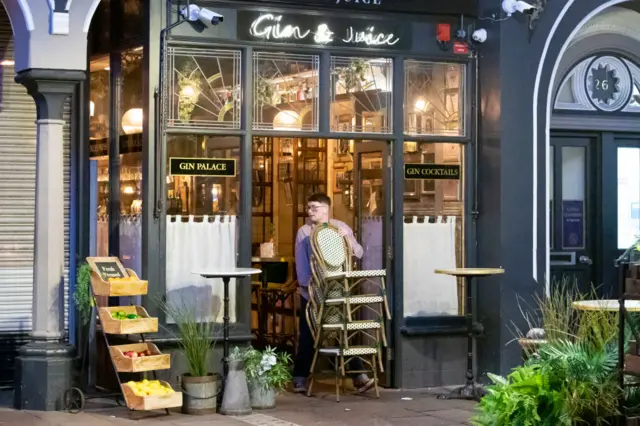 Bar closing in Wales