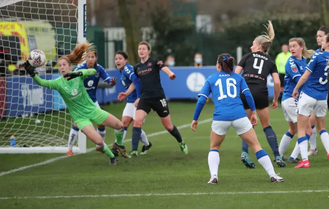 Gemma Bonner scores for Man City