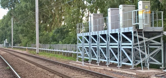 Rail cabinets on stilts