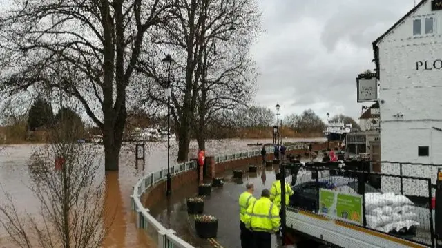 The river in Upton upon Severn at lunchtime